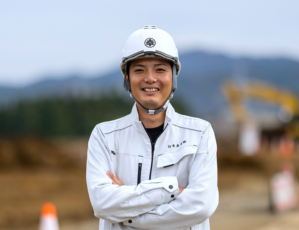 同僚と助け合いながら、一人前の現場監督を目指しています！