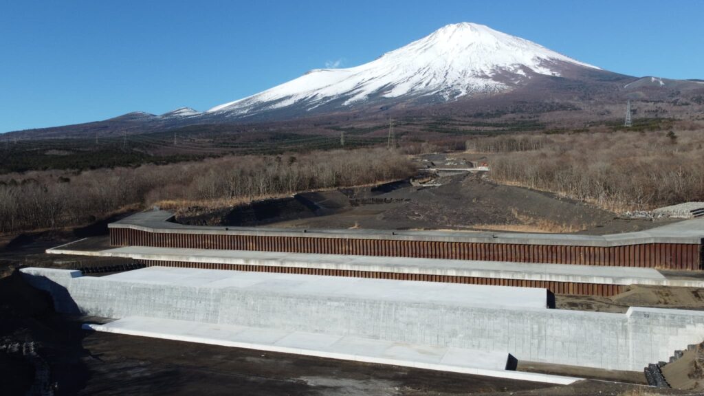 令和4年度障害防止（治山治水）東富士地区海苔川1号貯砂池副堰堤工1工事（駿東郡小山町）