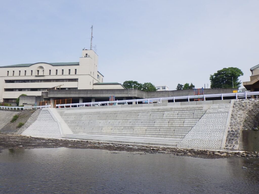 令和6年度 二級河川鮎沢川 河川海岸環境整備工事（親水護岸工）